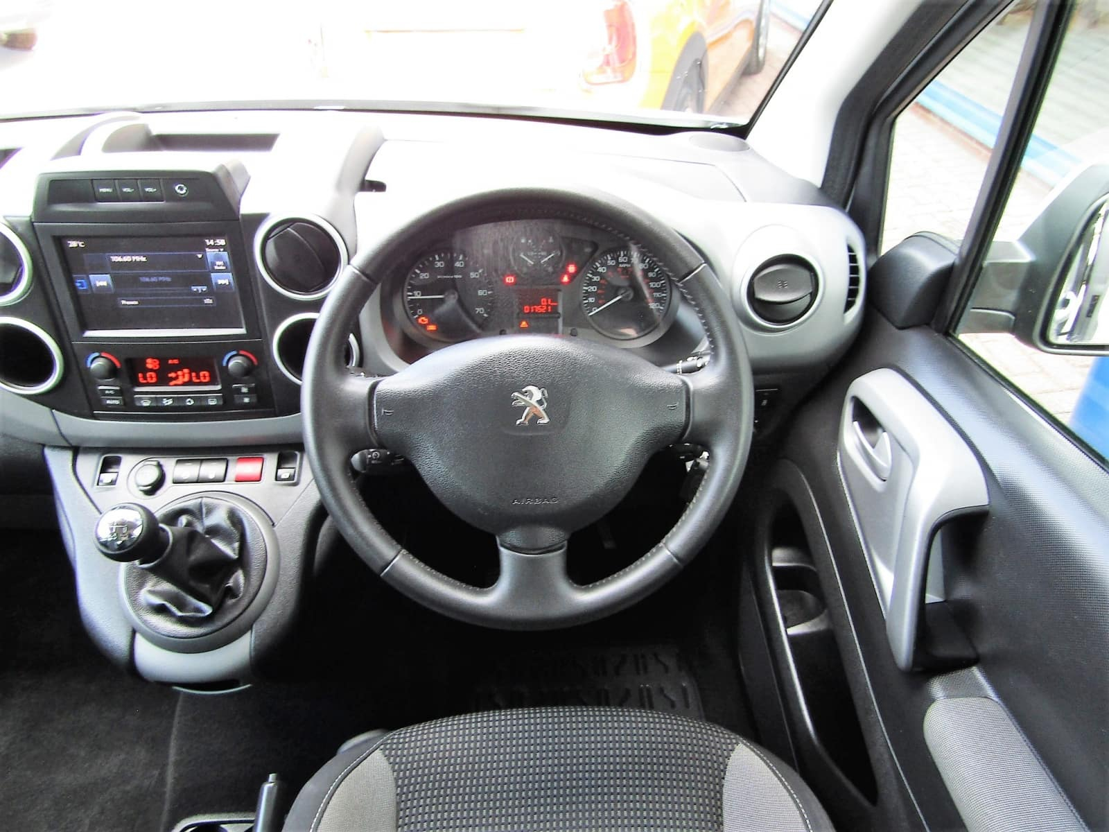 Used Peugeot Partner Tepee 1.6 Allure BlueHDi 15-Reg